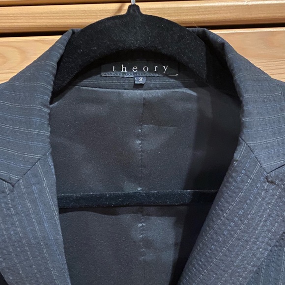 Theory gently worn black striped women’s blazer - Picture 5 of 10